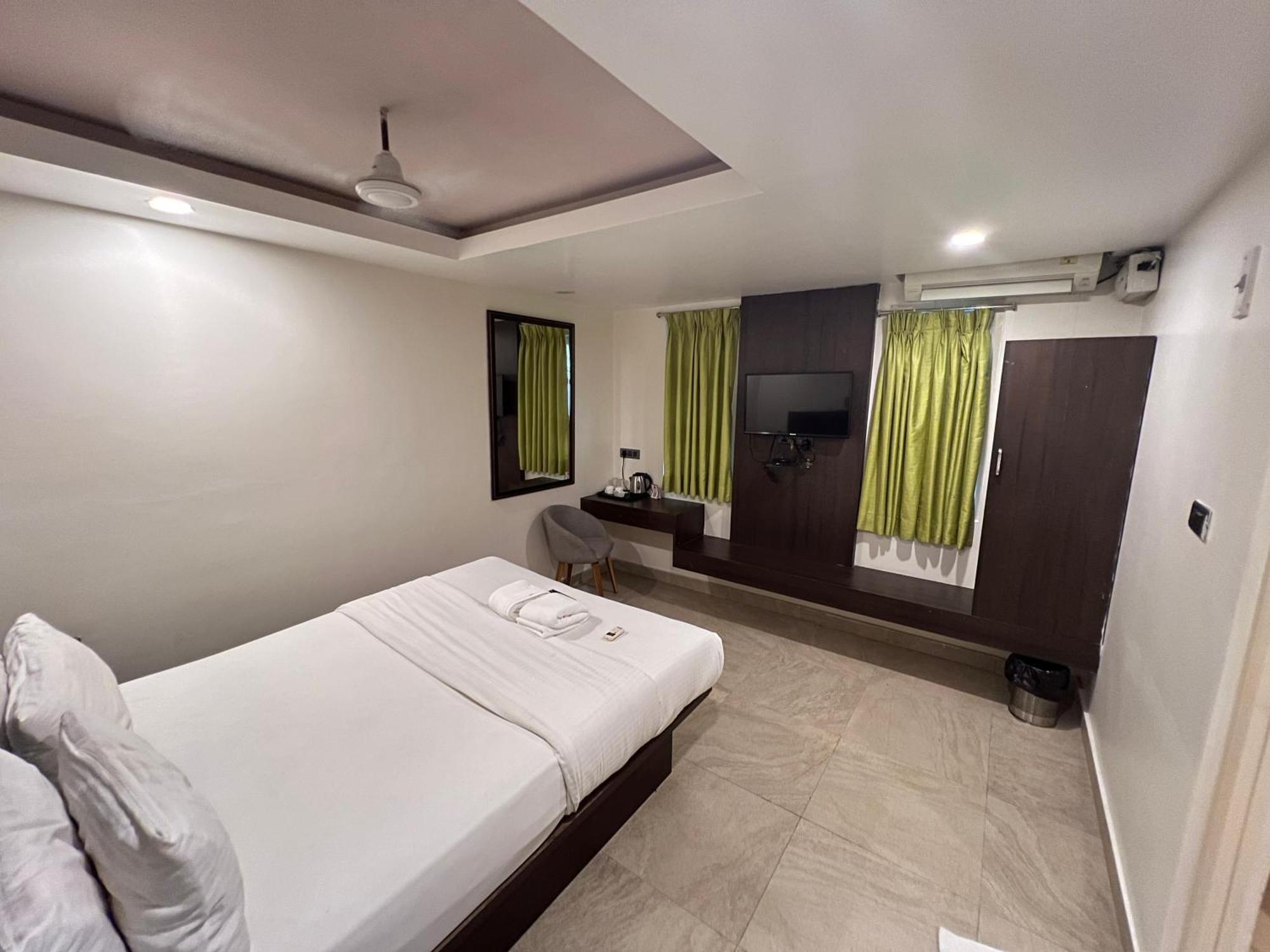 Diviyum Manor Hotel Port Blair Exterior photo