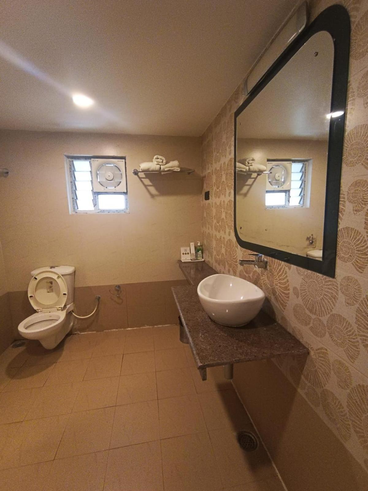 Diviyum Manor Hotel Port Blair Exterior photo